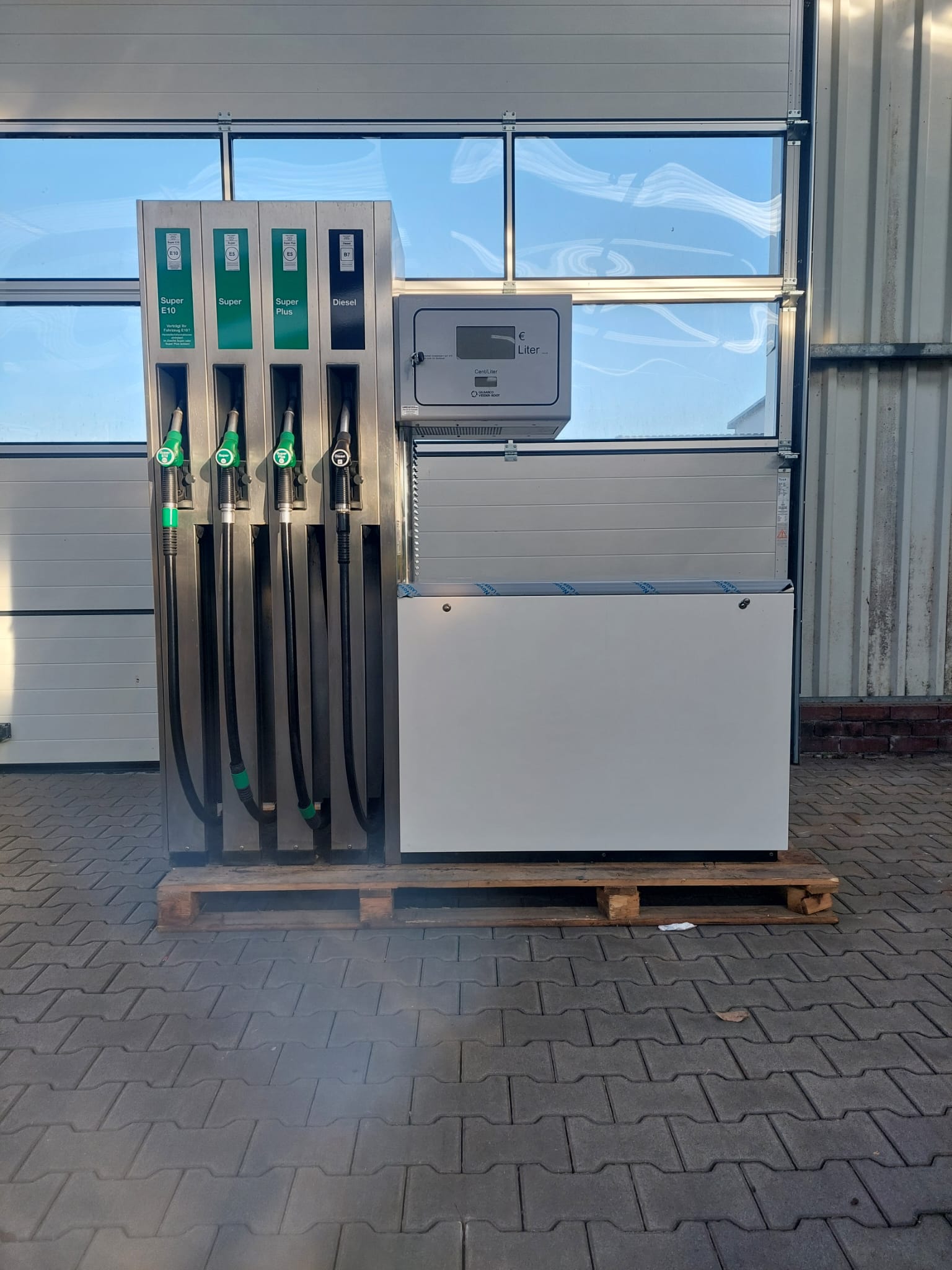 Zapfsäule SK700 8-4-8 Zapfsäule SK700 8-4-8